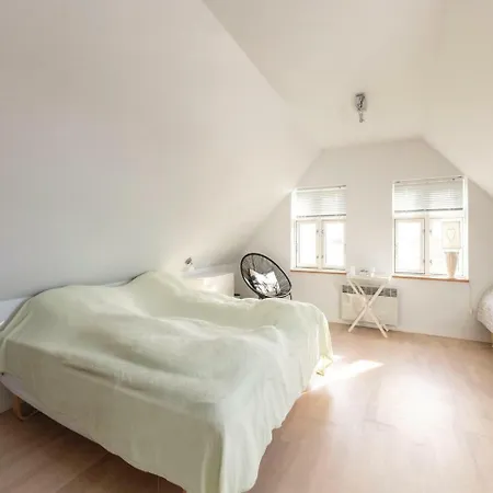 Three-bedroom In Feriehus *