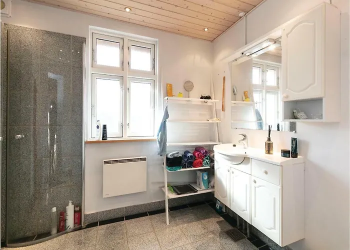 Three-bedroom In Casa vacanze Neksø