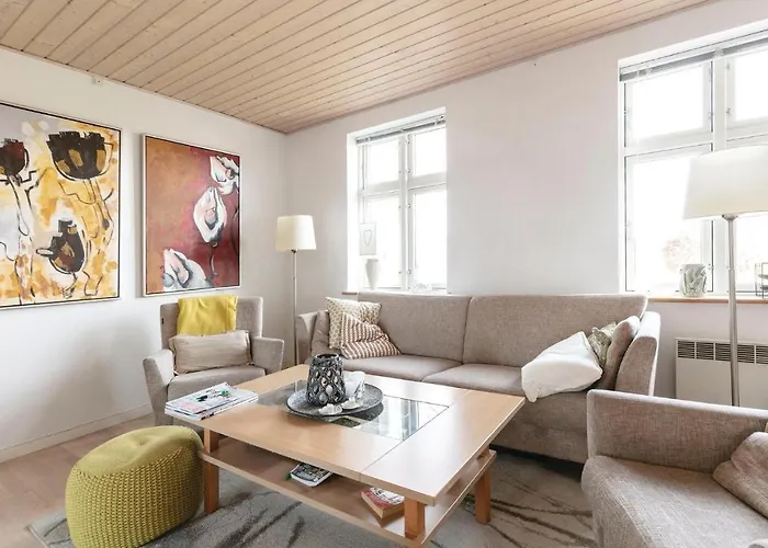Three-bedroom In Сasa de vacaciones Neksø